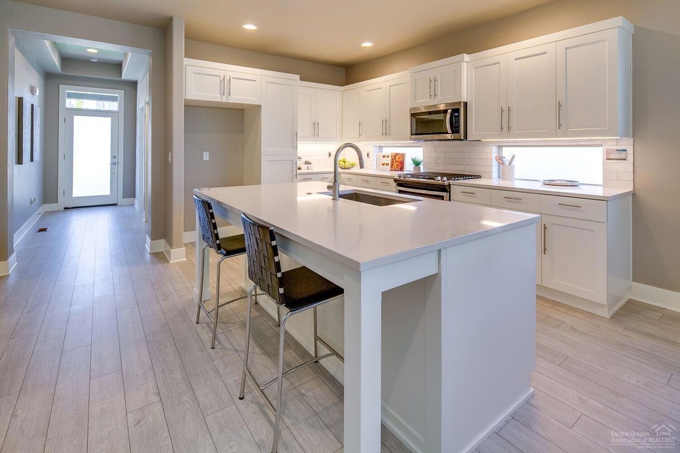 20875 SE Sunniberg Ln, Bend, OR 97702 - photo 1