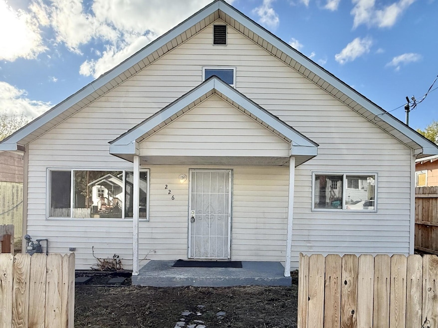 226 Mortimer St, Klamath Falls, OR 97601 - photo 1