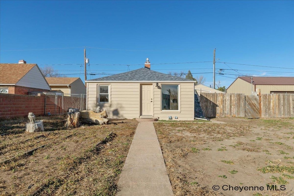 2512 E 9th St, Cheyenne, WY 82001 - photo 1