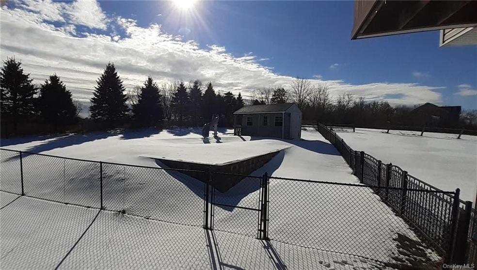 91 Dejong Ct, Montgomery, NY 12549 - photo 1