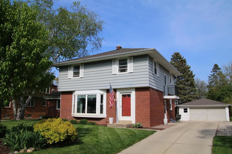 2220 N 115th St, Milwaukee, WI 53226 - photo 1