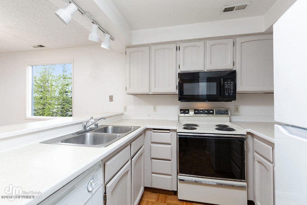 Kitchen 20190515-DW-41975-SMALL