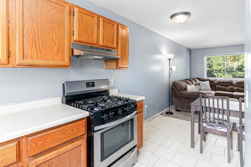 10658 Hummingbird Street NW-4.jpg