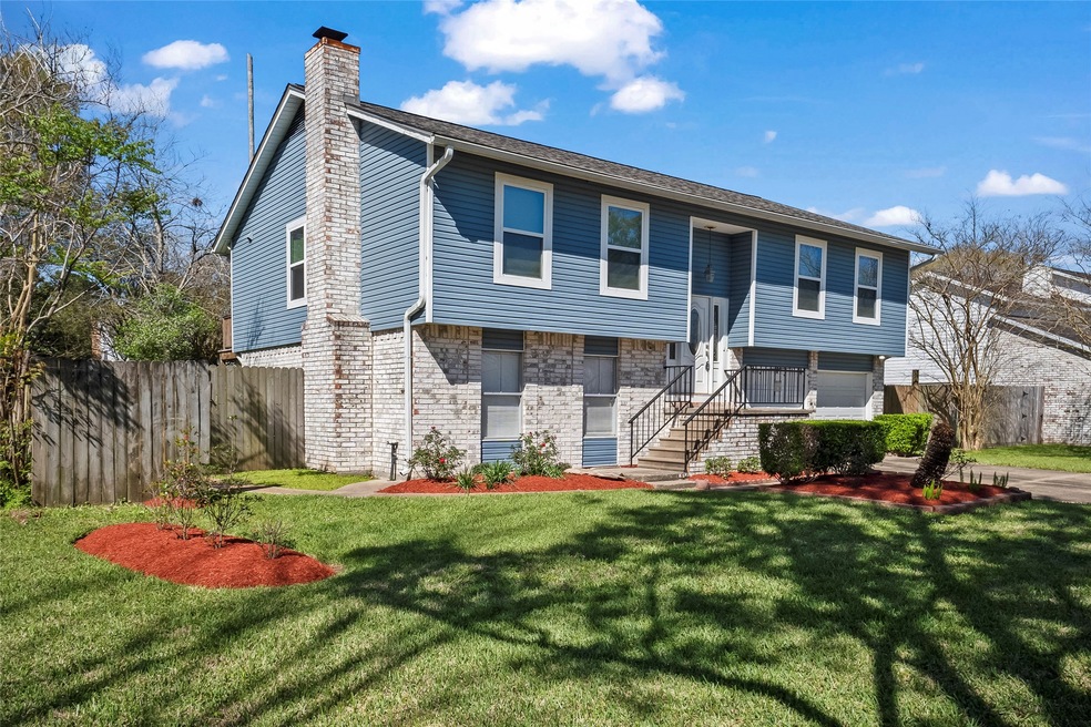 312 Old Course Dr, Friendswood, TX 77546 - photo 1