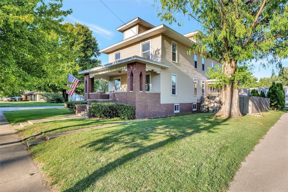 400 S 6th St, Mattoon, IL 61938 - photo 1