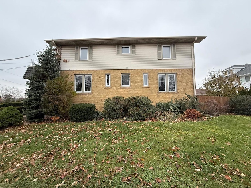 For Sale $674,900 • Co-Listing Agent