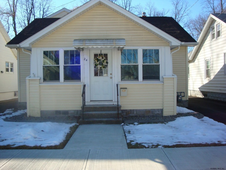24 Pershing Dr, Schenectady, NY 12302 - photo 1