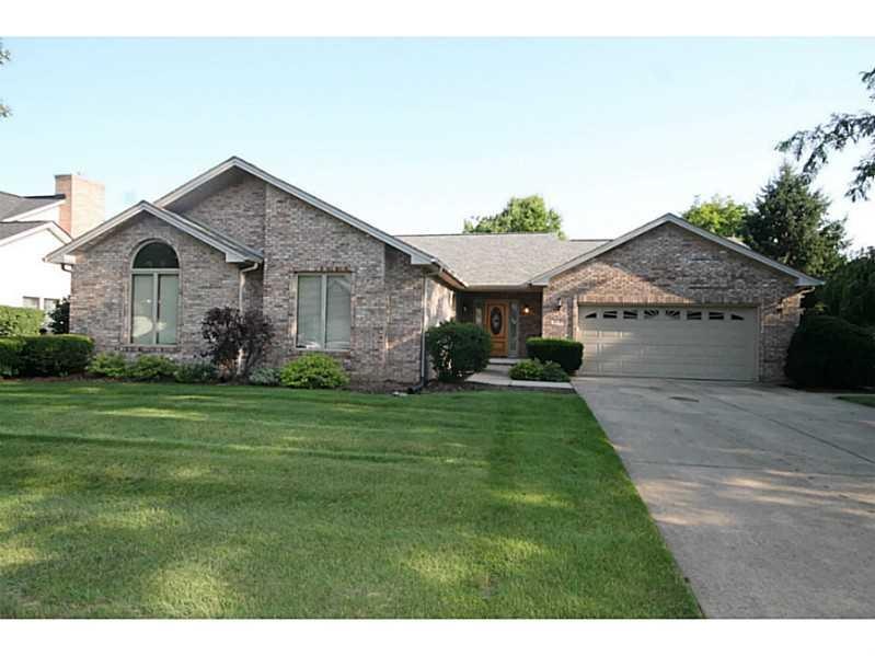 2185 Broadmoor Ln, Columbus, IN 47203 - photo 1