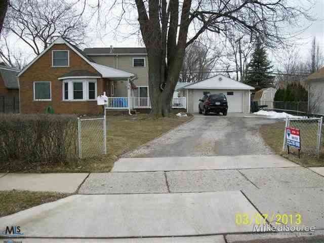 26300 Belanger St, Roseville, MI 48066 - photo 1