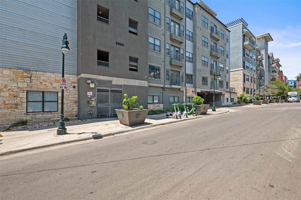 Texan Shoal Creek unit 417, Austin, TX 78705 - photo 1