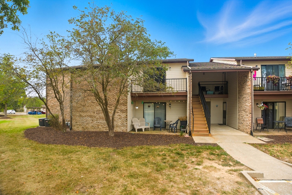 1887 Waterfront Dr N unit F, Columbia, MO 65202 - photo 1