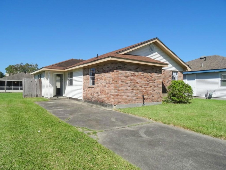 2741 Bayou Lours Ct, Marrero, LA 70072 - photo 1