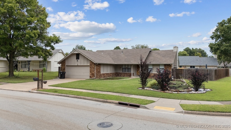 4202 W Urbana Ct, Broken Arrow, OK 74012 - photo 1