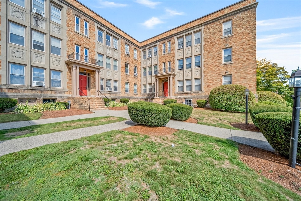 52 High St unit 5, Methuen, MA 01844 - photo 1