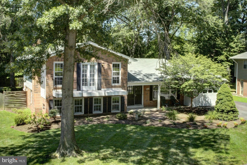 8519 Tysons Ct, Vienna, VA 22182 - photo 1