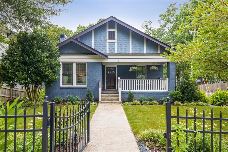 Located in the heart of walkable Oakhurst, this re