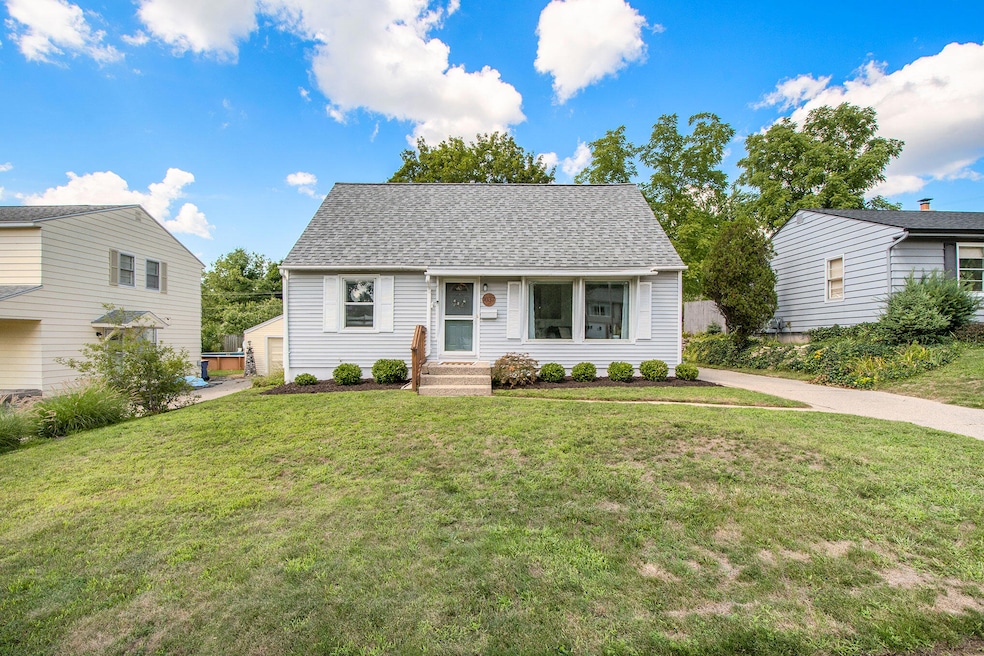 1037 Lockridge Dr NE, Grand Rapids, MI 49505 - photo 1