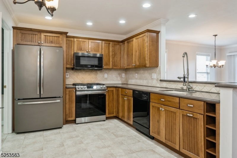 13 Beardslee Cir unit 1, Hamburg, NJ 07419 - photo 1