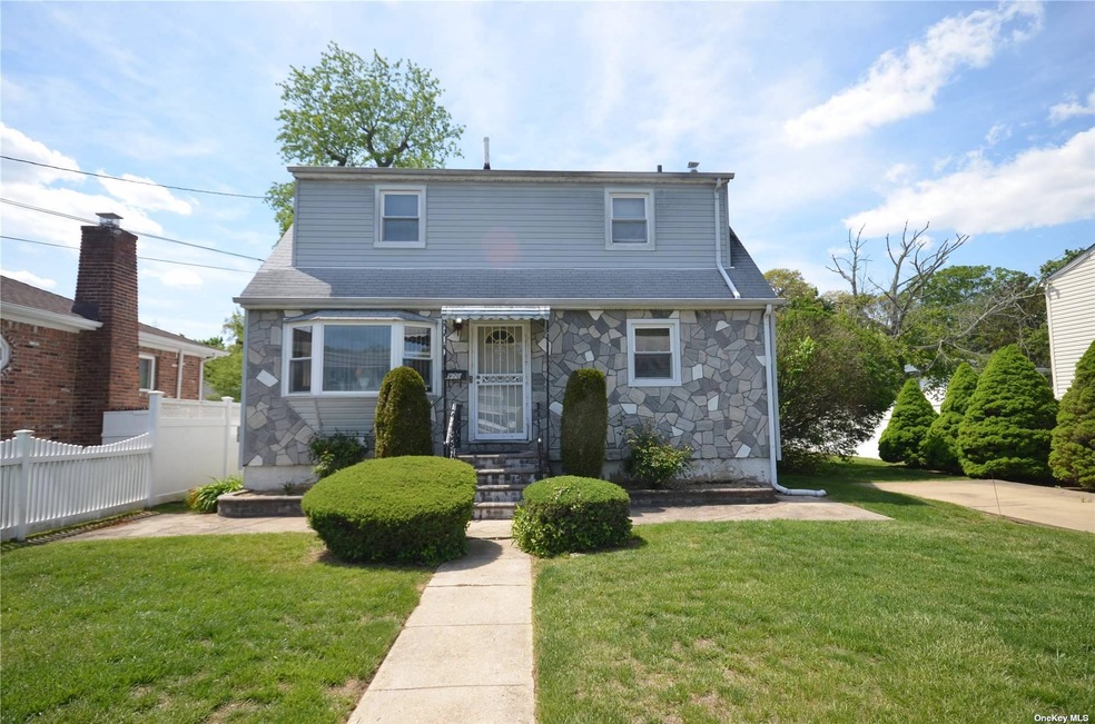 970 Derrick Adkins Ln, West Hempstead, NY 11552 - photo 1