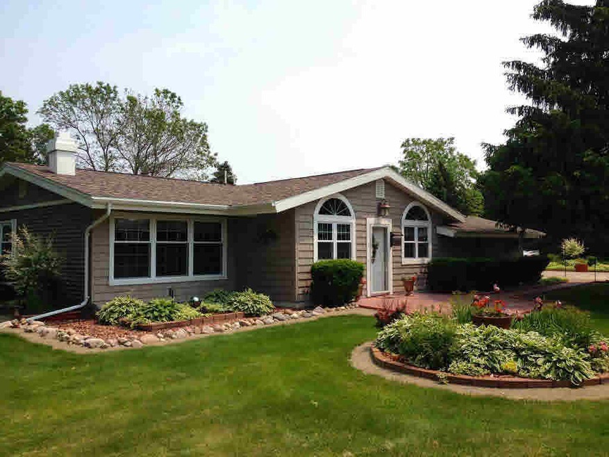 3840 N Gillett St, Appleton, WI 54913 - photo 1