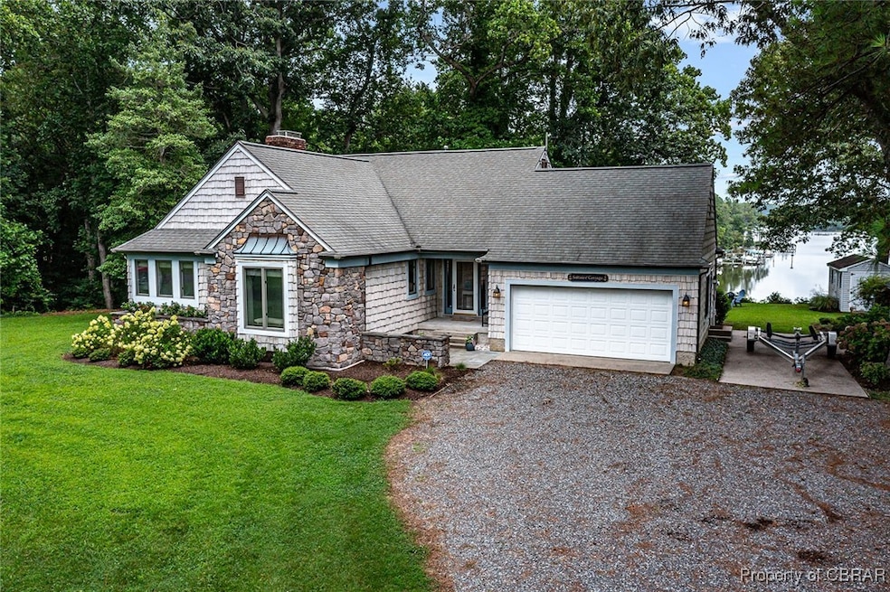View of front facade with gravel driveway, an atta