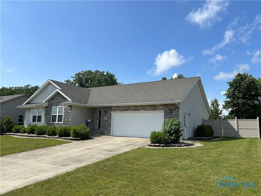 2440 Bluestone Dr, Findlay, OH 45840 - photo 1