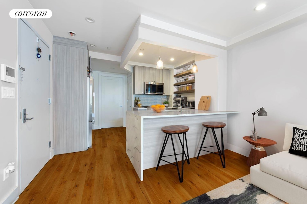 23-33 31st Rd unit 1, Astoria, NY 11106 - photo 1