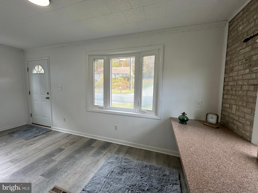 111 W 33rd St, Reading, PA 19606 - photo 1