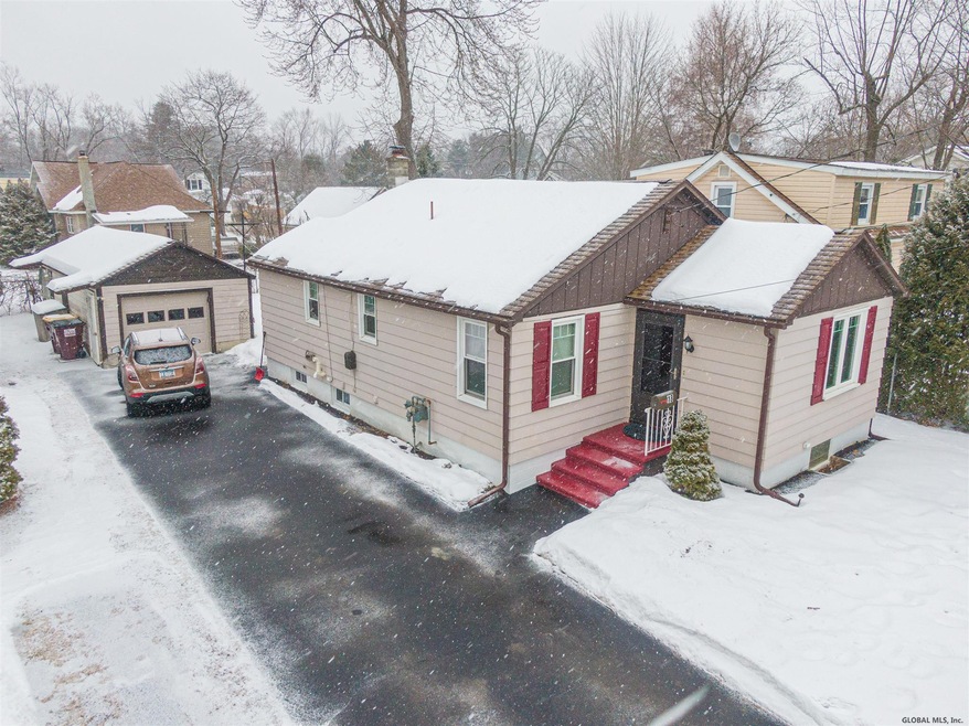 18 Wisconsin Ave, Rensselaer, NY 12144 - photo 1