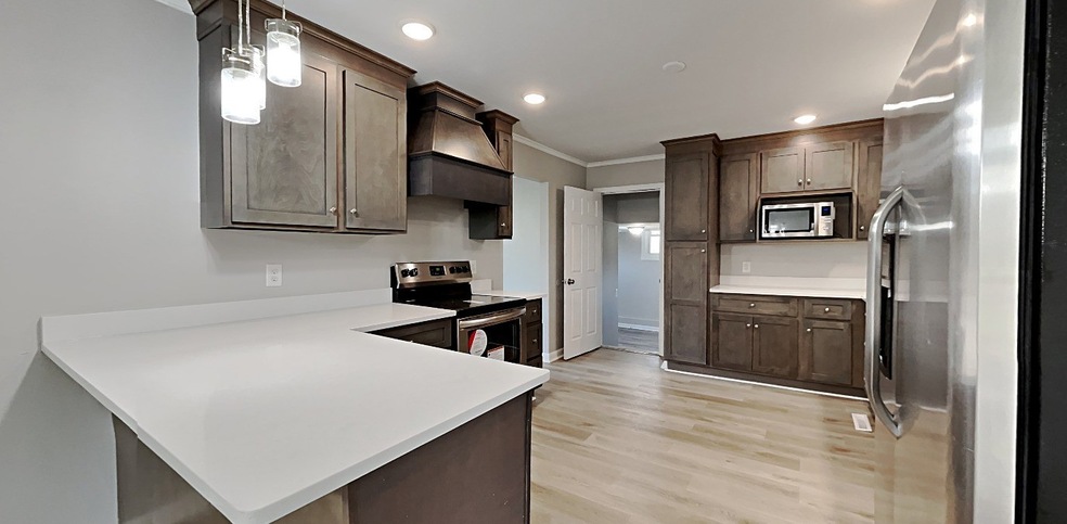 204 Fairlane Dr, Shelbyville, TN 37160 - photo 1