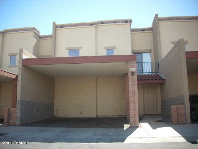 2071 W Bramburgh
