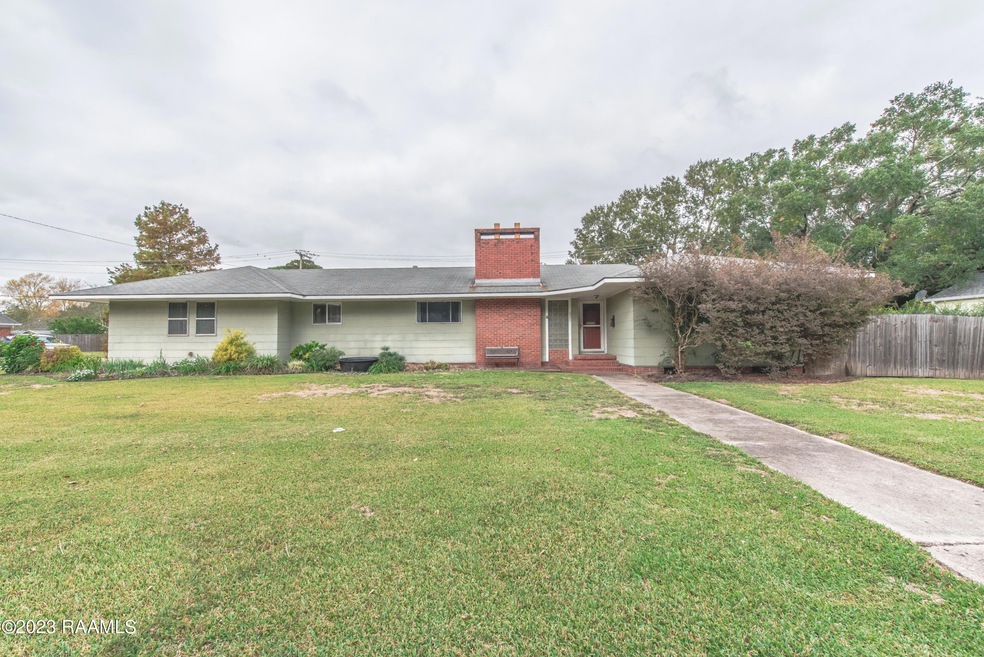 325 Indest St, New Iberia, LA 70563 - photo 1