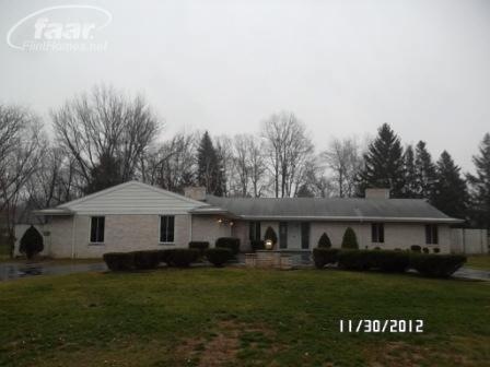 5198 Woodcliff Dr, Flint, MI 48504 - photo 1