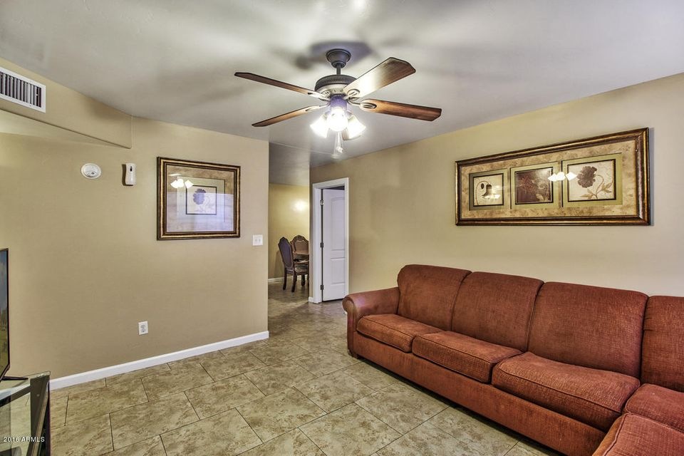 1815-N-52nd-Dr-14