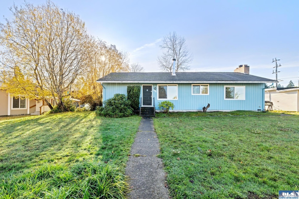 206 E Vashon Ave, Port Angeles, WA 98362 - photo 1