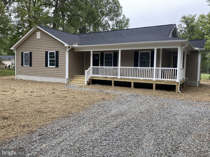 327 Monticello Dr, Colonial Beach, VA 22443 - photo 1