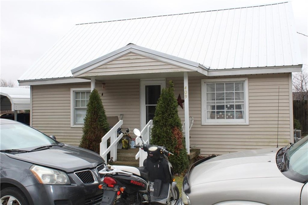 409 E Washington St, Roachdale, IN 46172 - photo 1