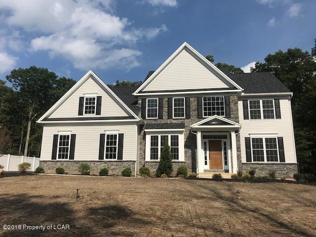 1176 Woodberry Dr, Mountain Top, PA 18707 - photo 1