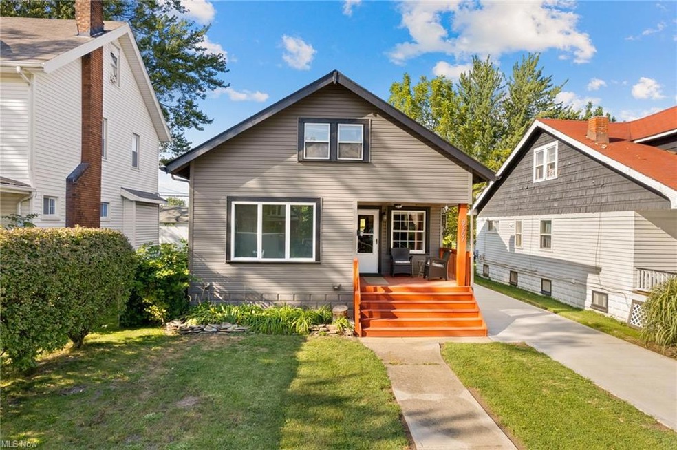 Bungalow with a front lawn