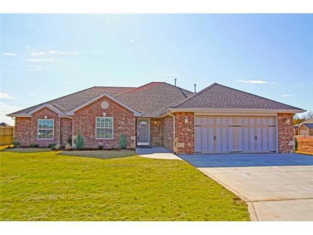 1959 Glenbrook Dr, Shawnee, OK 74804 - photo 1