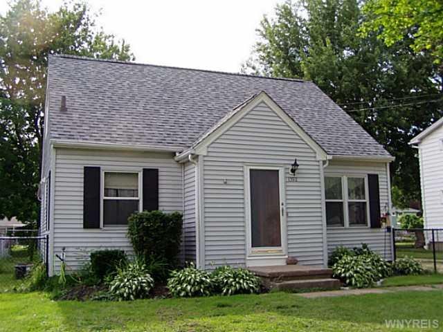 1592 Moll St, North Tonawanda, NY 14120 - photo 1