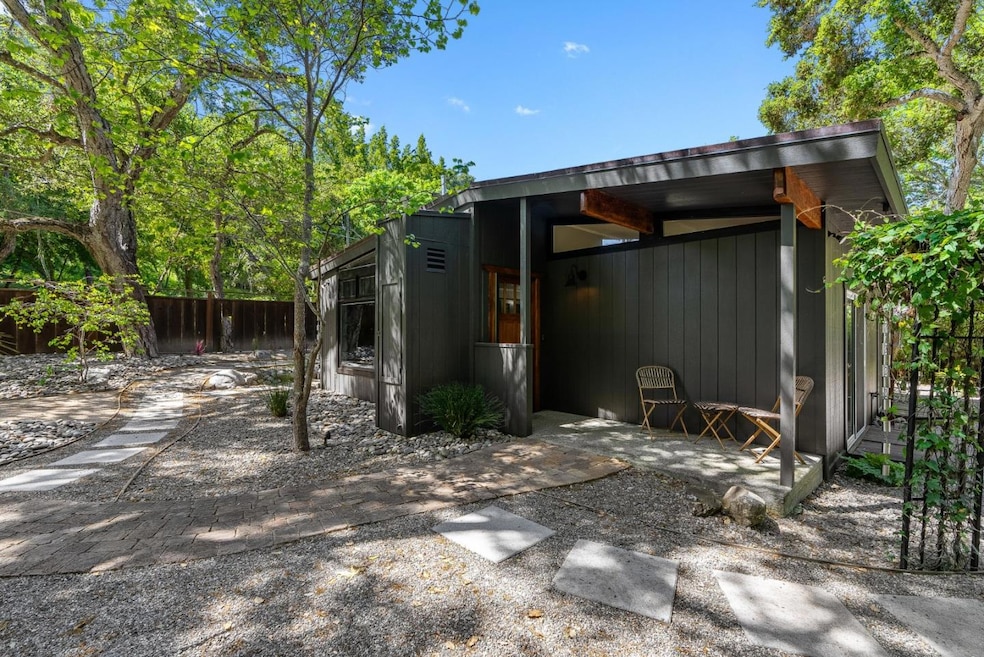 Sold $1,075,000 • Co-Listing Agent