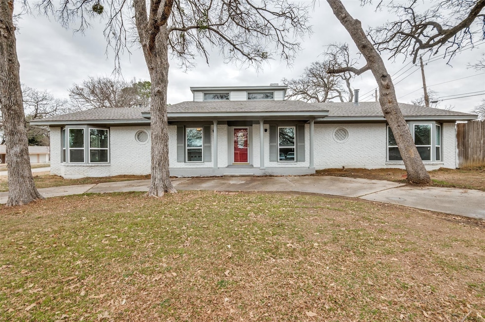 View of front of property featuring a front lawn