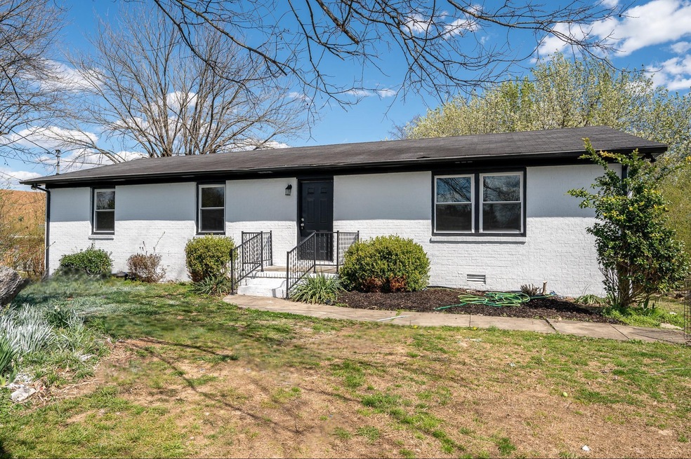 926 Morton St, Shelbyville, TN 37160 - photo 1