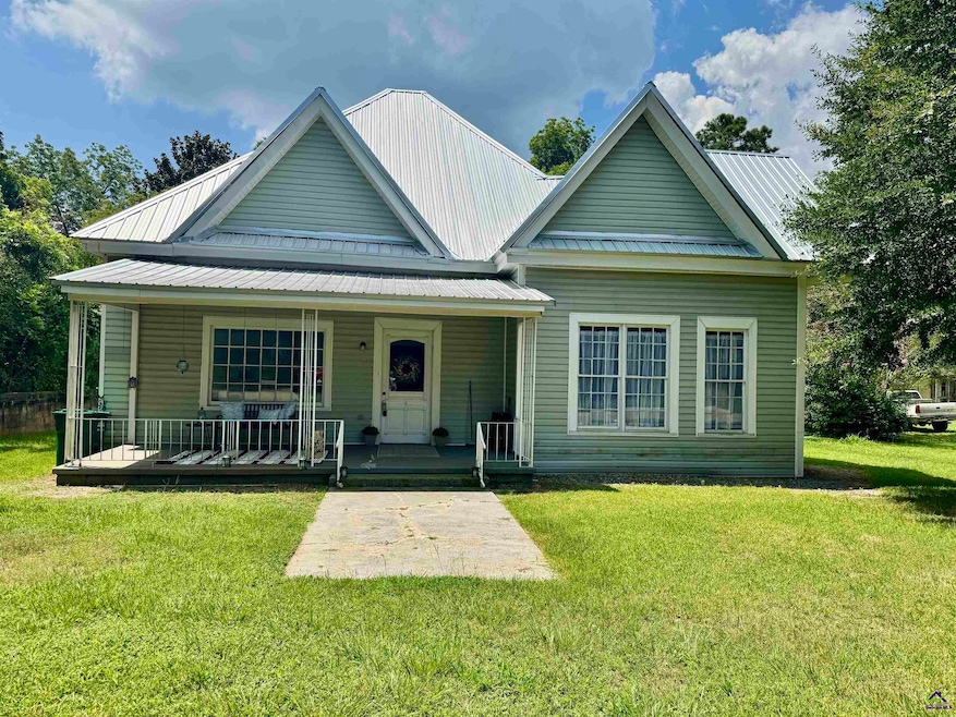 513 College St NE, Dawson, GA 39842 - photo 1