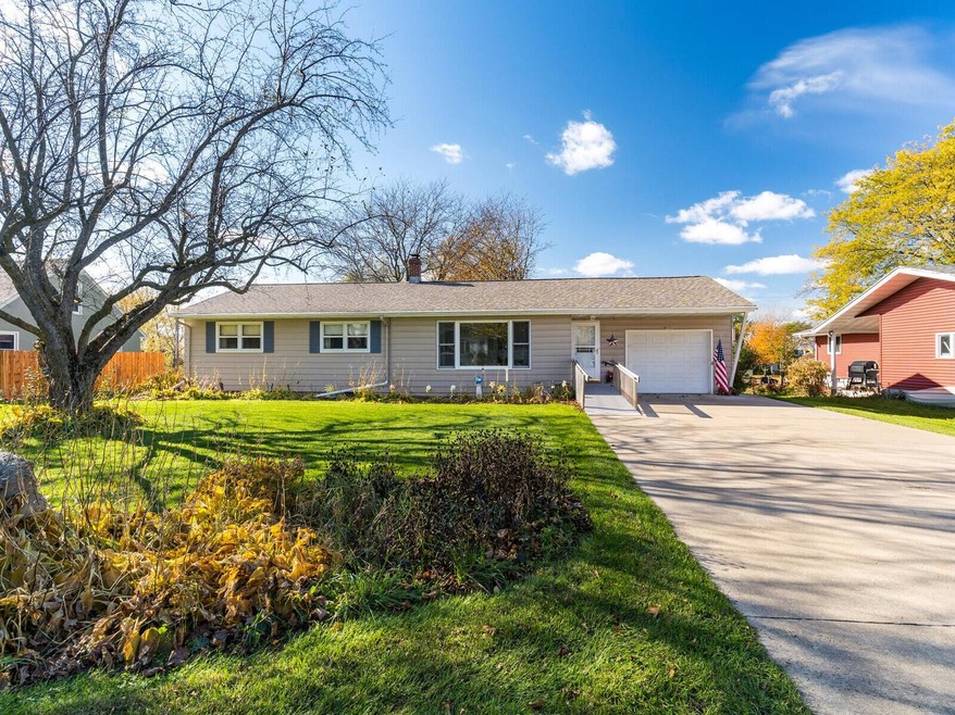 02_N1721RidgeviewDr_Exterior2_mls