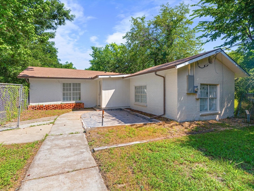 806 W Milam St, Ennis, TX 75119 - photo 1