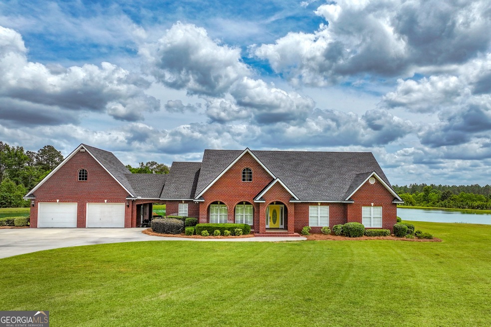 3860 Blalock Ave, Waycross, GA 31503 - photo 1