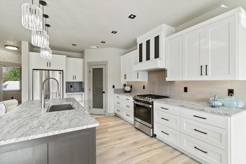 1822 Canyon Ave unit Lot 1, Medford, OR 97504 - photo 1