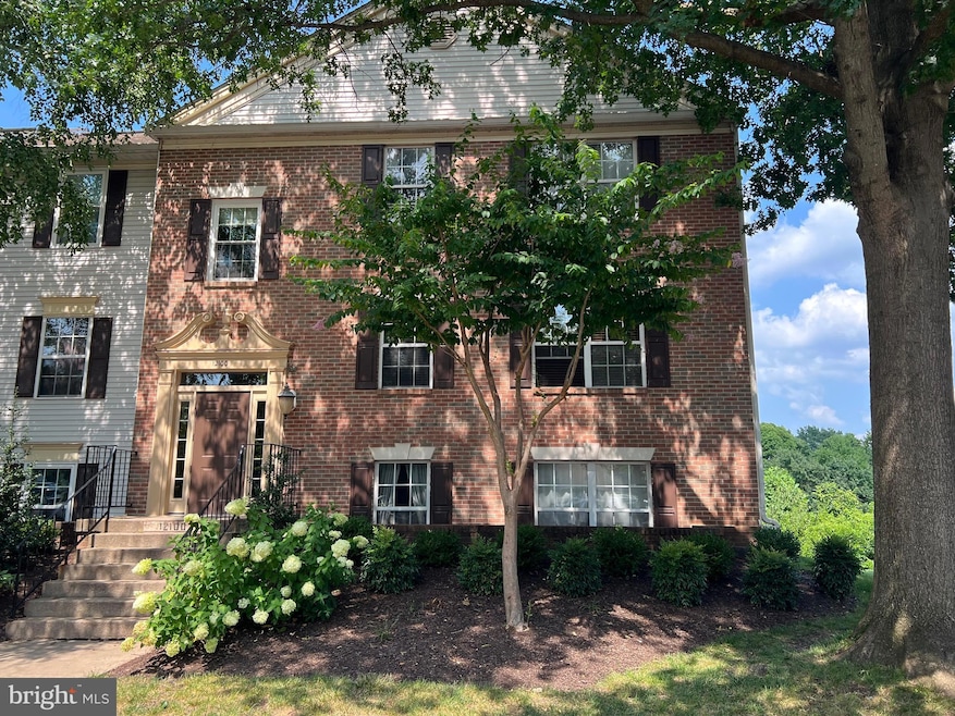 12100 Greenway Ct unit 202, Fairfax, VA 22033 - photo 1